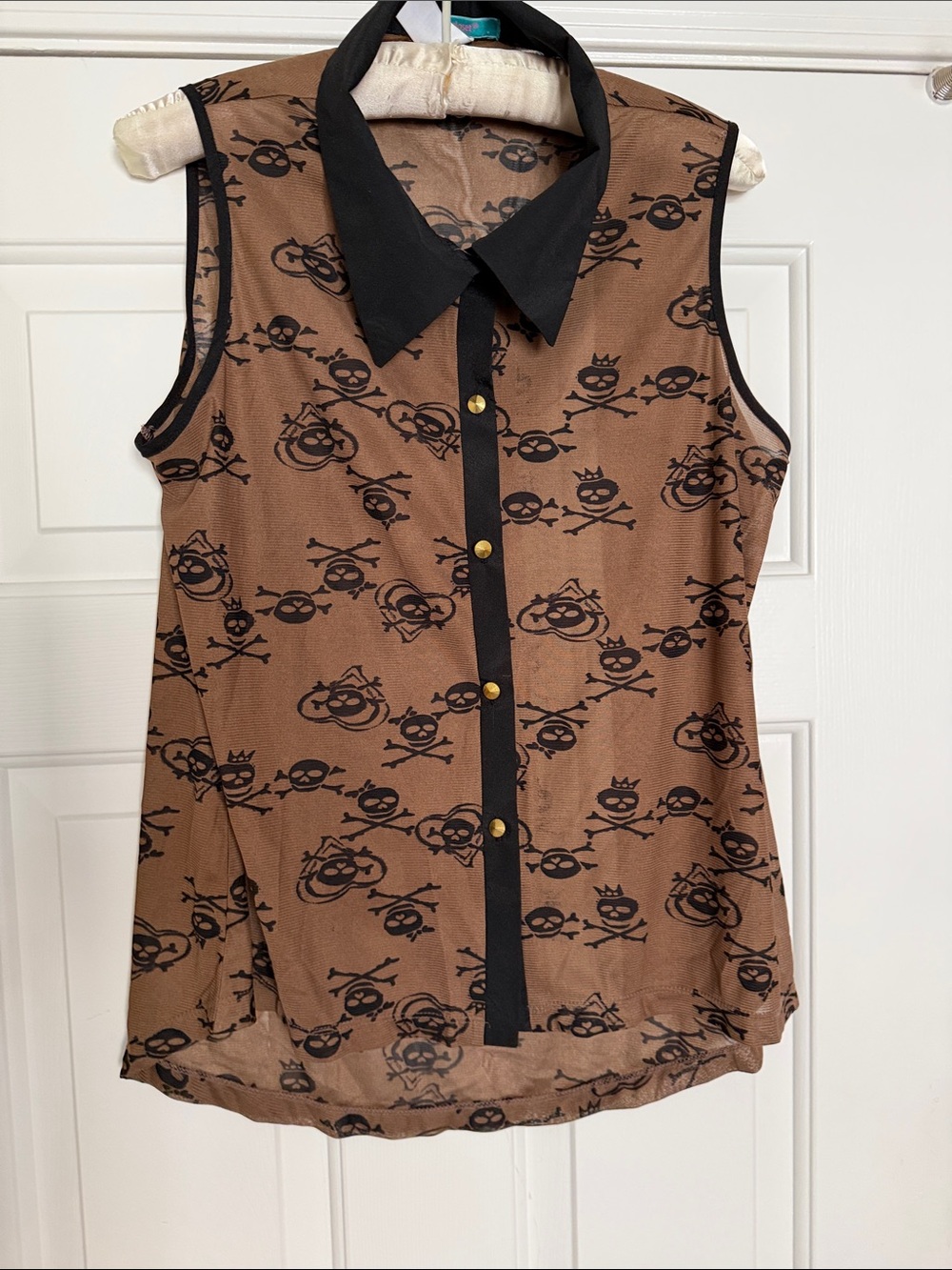 Julie’s closet Sleeveless Brown Skull-Print Button Front Blouse - Black Trim, XL